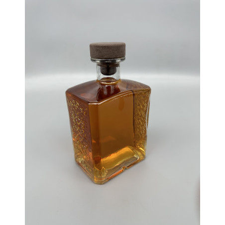 Бутылка «КВАДРО» с эмбоссингом 0.5 л.
